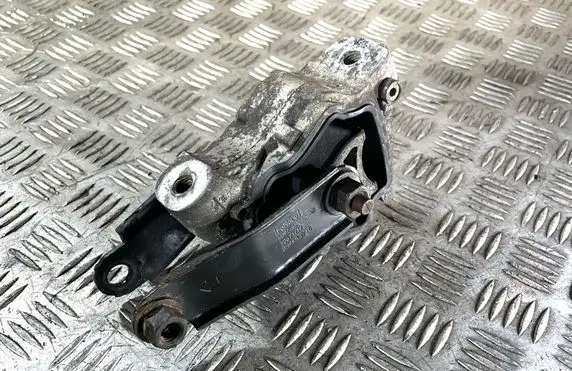 Volvo V60 Engine mount bracket 30671219 31330138