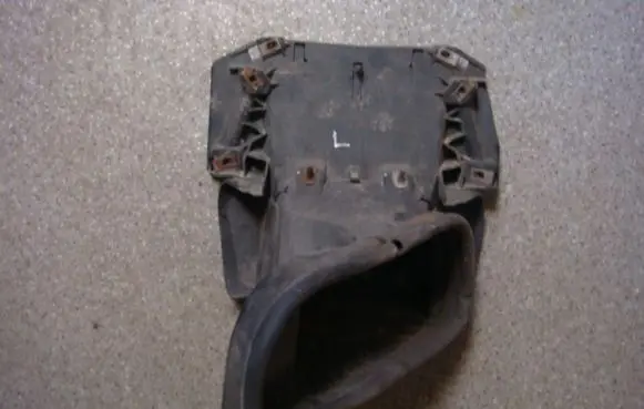 Radiator mount bracket