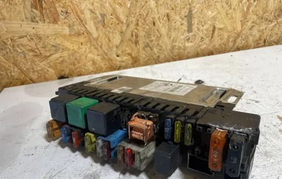 Mercedes-Benz S W220 Fuse module A0275454532 05045123