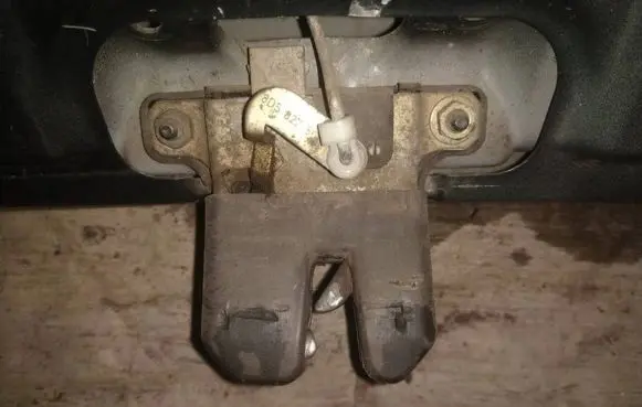 Audi A4 S4 B5 8D Tailgate/trunk/boot lock/catch/latch