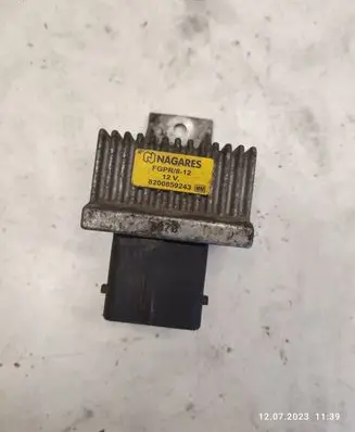 Opel Vivaro Glow plug pre-heat relay 8200859243