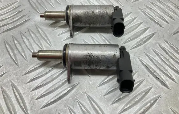 Audi TT TTS Mk2 Camshaft position sensor 06H103697A
