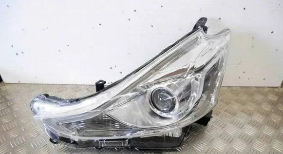Toyota Prius+ (ZVW40) Headlight/headlamp 8107047680