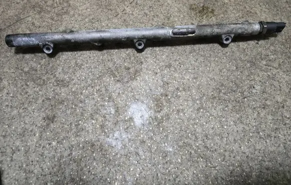 BMW 5 E39 Fuel main line pipe 0445216002