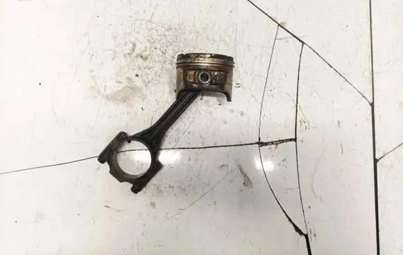 Volkswagen Golf IV Piston with connecting rod 0761472
