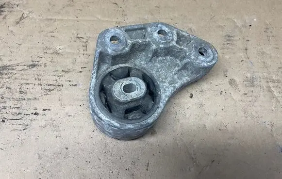 Audi A6 S6 C6 4F Rear differential mounting bracket 8E0599125K 8E0599125J