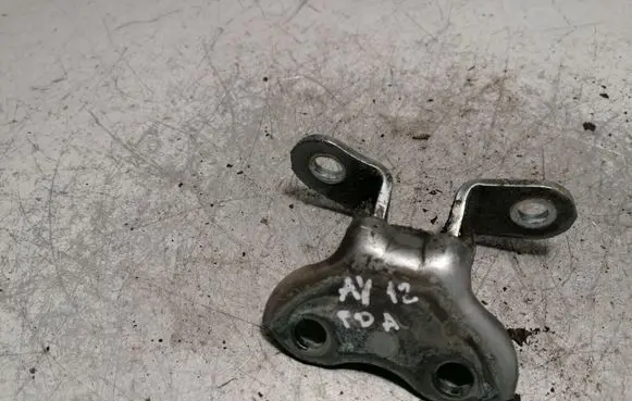 Toyota Avensis T270 Front door lower hinge 