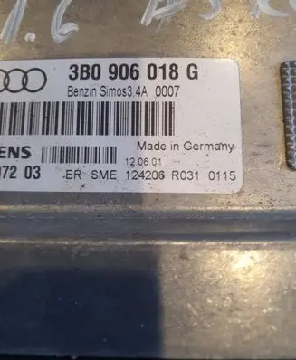 Audi A4 S4 B5 8D Engine control unit/module 3B0906018G 5wp4007203 124206r0310115
