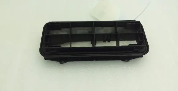 Nissan Juke I F15 Quarter panel pressure vent 8200213712
