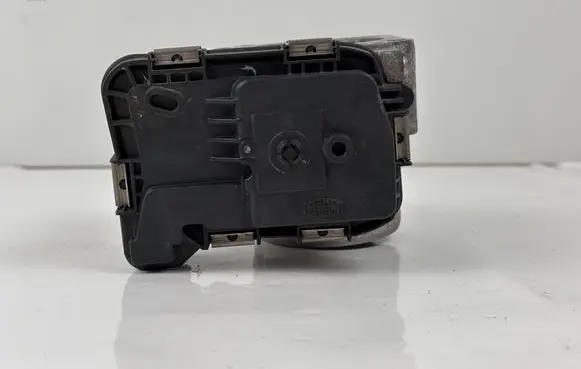 Volkswagen PASSAT B8 Throttle valve 03F133062b