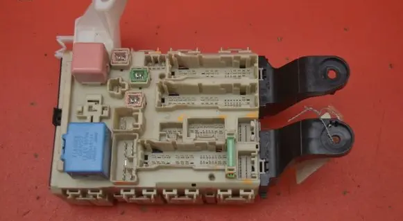 Toyota Avensis T270 Fuse box set 82730-05170-C