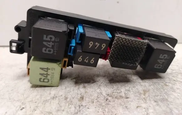 Volkswagen Golf VI Fuse box set 1K1937503A