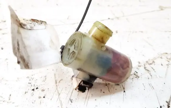 Subaru Forester SF Windscreen/windshield washer pump