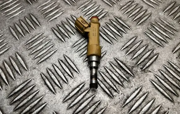 Toyota Prius (XW30) Fuel injector 2325037010
