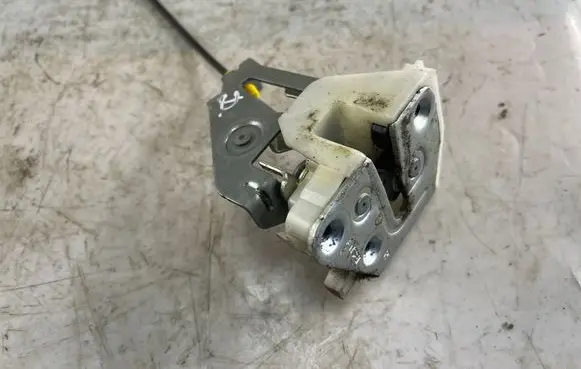 Peugeot 4007 Tailgate lock latch 