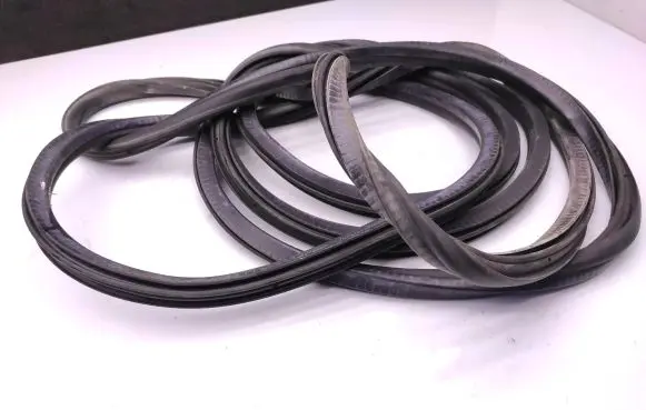 Mercedes-Benz Sprinter W906 Rubber seal sliding door (on door) 