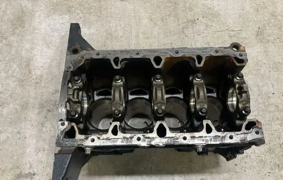 Opel Mokka Engine block F16D4