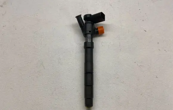 Volkswagen Golf Sportsvan Fuel injector 28577054 0529232319H