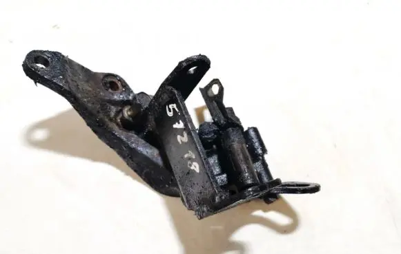 Mitsubishi Galant Engine mounting bracket