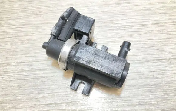 Mercedes-Benz A W168 Turbo solenoid valve A0051535528