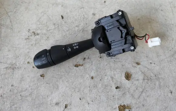 Opel Vivaro Indicator stalk 255670610R 070215 E10745573