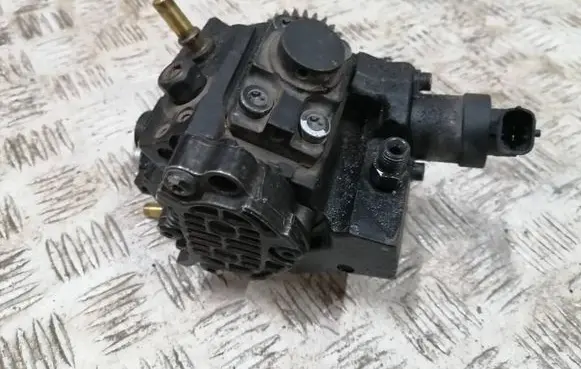 Renault Laguna III Fuel injection high pressure pump 0445010223 9150296 8200690744