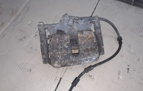 Volkswagen Golf VII Front brake caliper 379