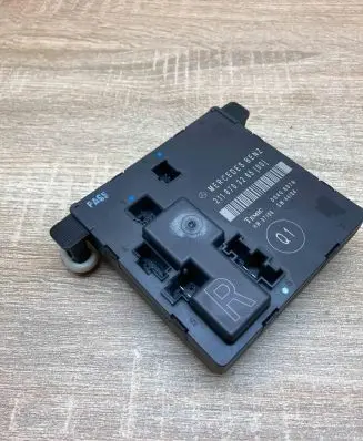 Mercedes-Benz E W211 Door control unit/module 2118703285