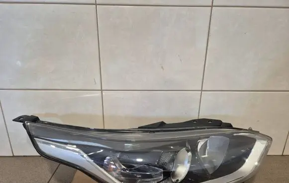 KIA Ceed Headlight/headlamp 92102J7050 92102J7XXX