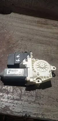 Seat Altea XL Rear door window regulator motor 1K0959704M