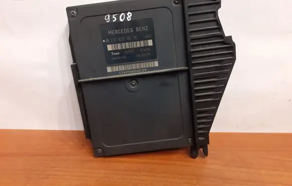 Mercedes-Benz E W210 Central body control module 2108200026 9508
