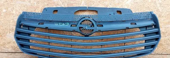 Opel Vivaro Front bumper upper radiator grill 623104066R