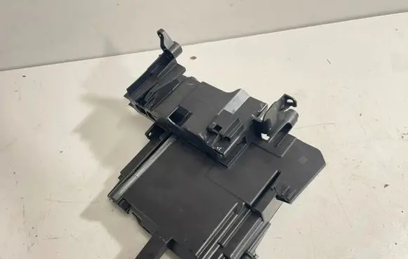 BMW X6 G06 Engine control unit holder 9454031 5B5C608