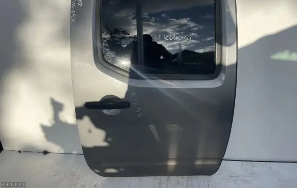 Nissan Navara Front door