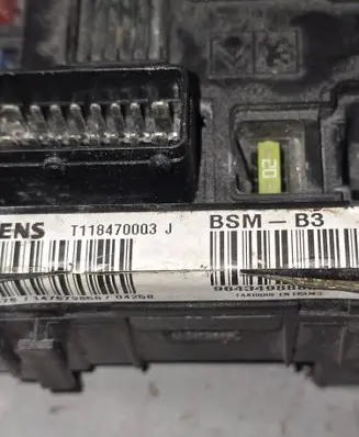 Citroen Xsara Picasso Fuse module T118470003J 9643498880
