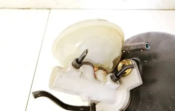 Audi A4 S4 B5 8D Master brake cylinder 8d0611301