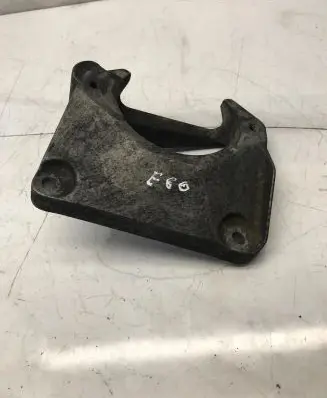 BMW 5 E60 E61 Engine mounting bracket 6761117 46000D