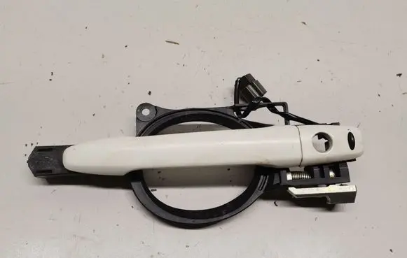 Mitsubishi Outlander Front door exterior handle 