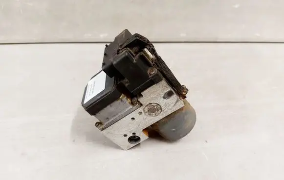 Volkswagen PASSAT B5 ABS Pump 8E0614111AP