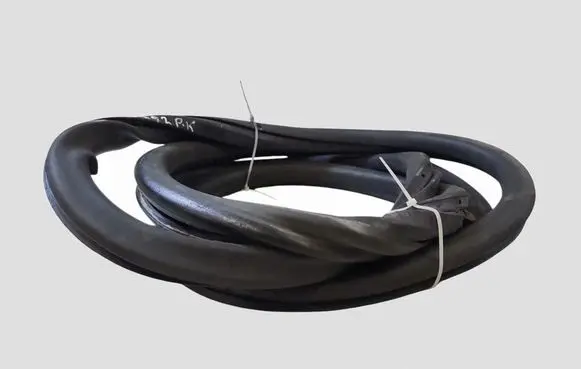 Volkswagen Jetta V Front door rubber seal 1K5867911