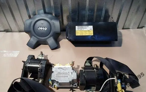 Jeep Grand Cherokee (WK) Airbag set E3R23