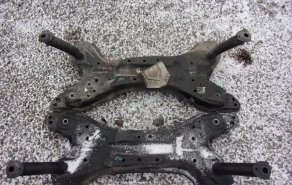 Toyota Yaris Front axle beam 