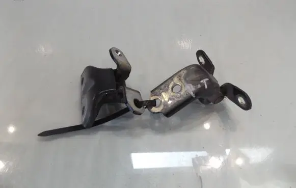 Hyundai i30 Rear door upper hinge