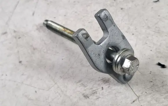 Nissan Qashqai Fuel Injector clamp holder 6457