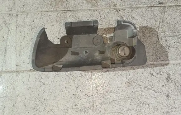 Opel Zafira A Front door lock (next to the handle) L770
