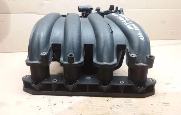 BMW 1 E81 E87 Intake manifold 7529438