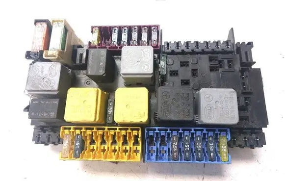 Mercedes-Benz ML W166 Fuse module A1669063801
