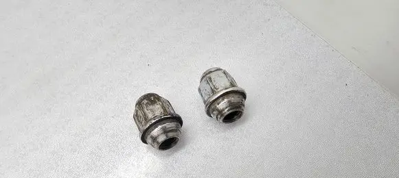 Toyota Avensis T270 Nuts/bolts 