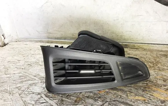 Ford Focus Dashboard side air vent grill/cover trim BM51018B08