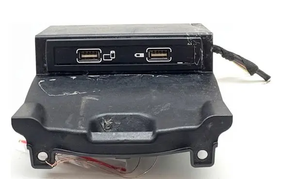 Mercedes-Benz CLA C117 X117 W117 USB socket connector A1728202100